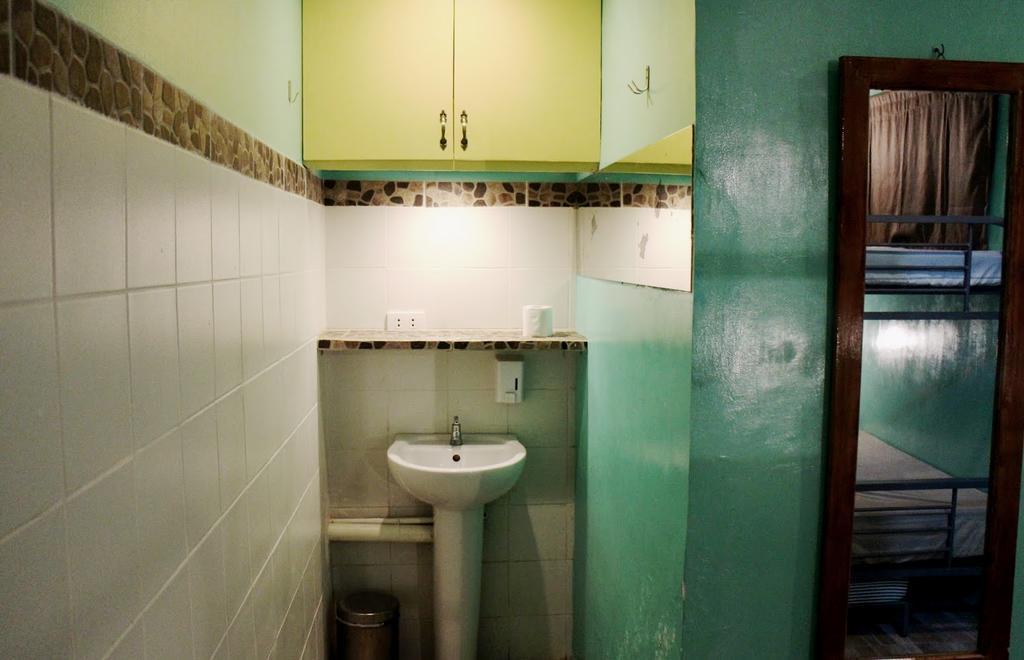 The Good Shepherd Hostel Макати Экстерьер фото